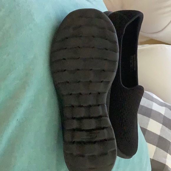 Skechers Airmax slipon sneaker size 7.5 ladies black Euc - Picture 4 of 4